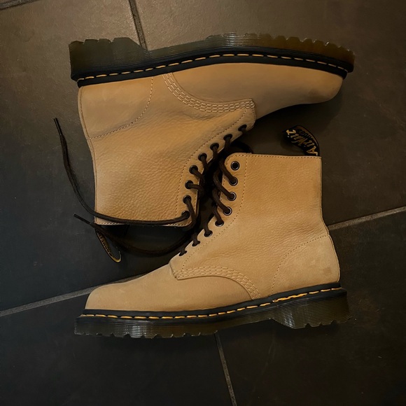 New Pascal Dr. Marten 9W / 8M Doc Martens - Picture 2 of 7